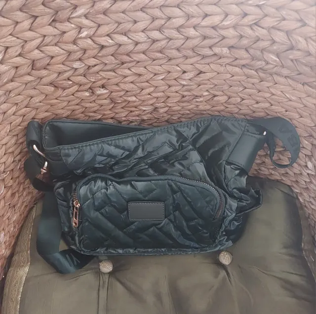 ✨️NUEVO✨️Bolso verde botella metalizado