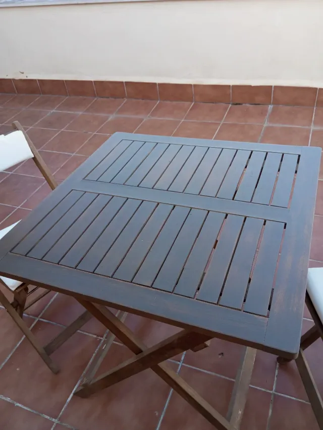 Mesa y 2 Sillas Plegables Madera