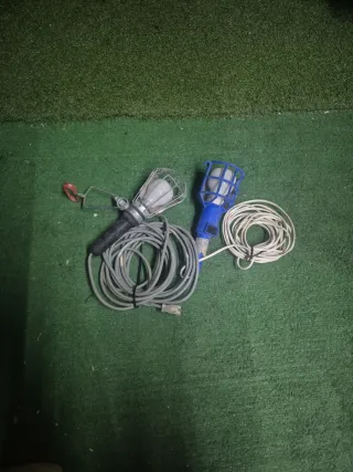 2 Lámparas Portátiles (Metal/Plástico)