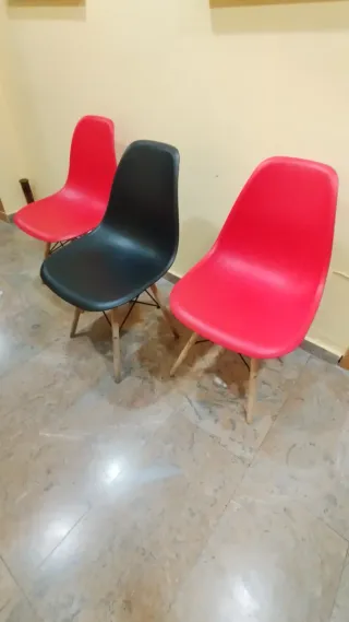 Lote 3 Sillas Diseño Madera y Plástico