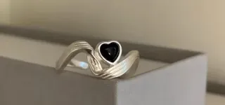 Anillo Corazón Negro Ajustable Plata