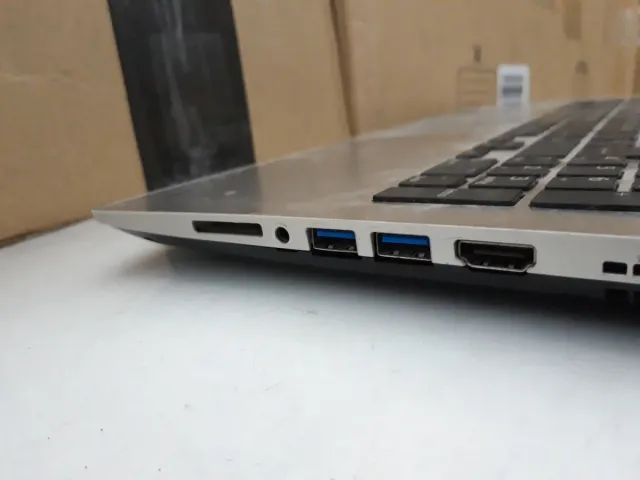 Base portátil Toshiba sin pantalla