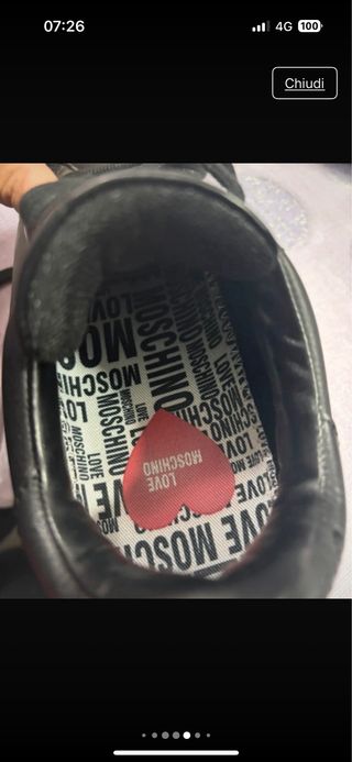 Scarpe Moschino sneakers nere cuore rosso