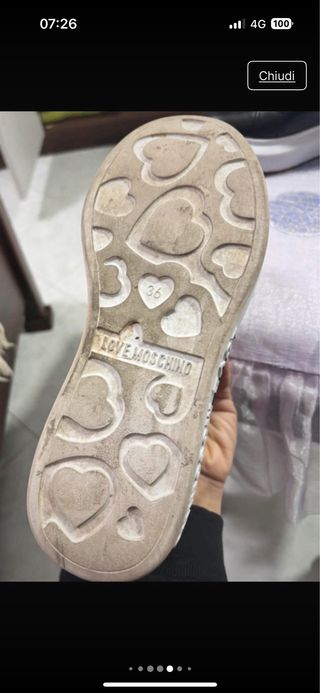 Scarpe Moschino sneakers nere cuore rosso