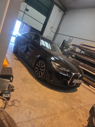 BMW Serie 4 2022 tiene llantas 19