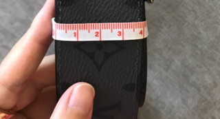 Cinturón LV Negro Hebilla Plateada