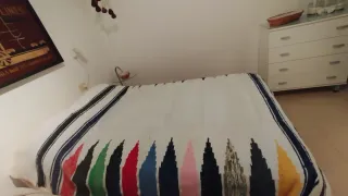 Colcha trapera o cubre sofá blanco y multicolor