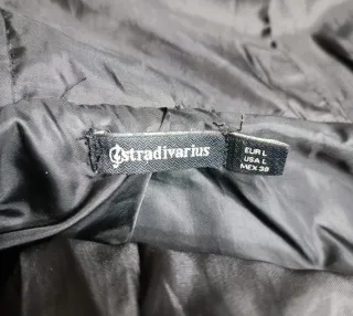 Abrigo corto negro con capucha T.L Stradivarius