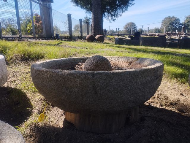 Pila Circular de Granito 98cm