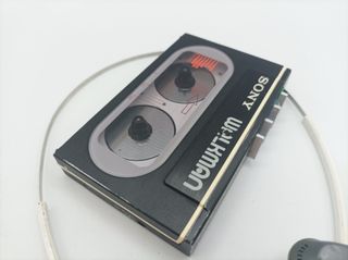 Sony Walkman WM-20 con auriculares