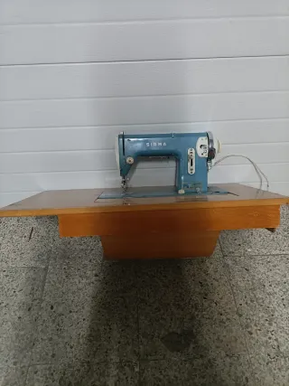 Máquina de coser Sigma antigua