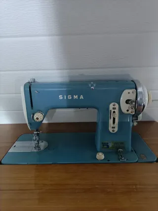 Máquina de coser Sigma antigua