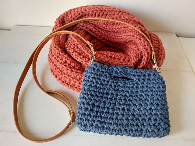 Bolso móvil crochet azul nuevo