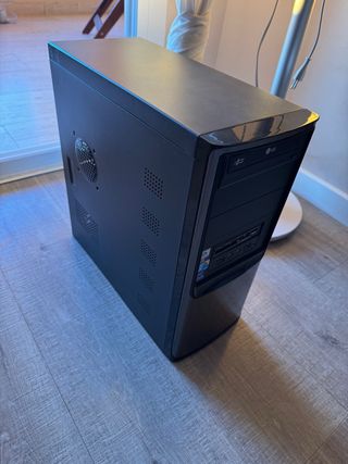 PC Intel Core 2 Quad ATI Radeon HD 5750 SSD