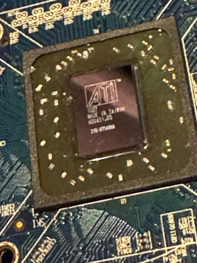 PC Intel Core 2 Quad ATI Radeon HD 5750 SSD