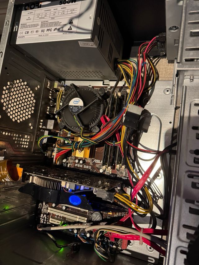 PC Intel Core 2 Quad ATI Radeon HD 5750 SSD