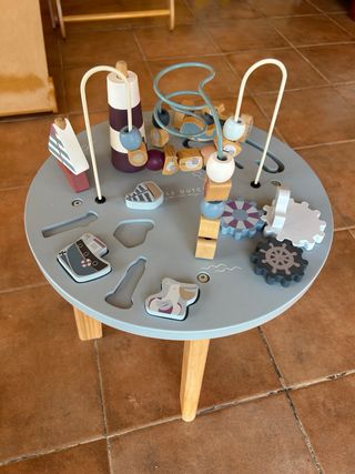 Mesa de actividades Little Dutch