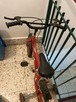 Bicicleta infantil roja Lightning McQueen