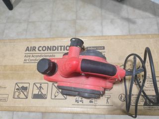 Piallatrice elettrica rossa