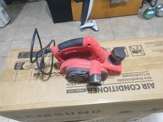 Piallatrice elettrica rossa