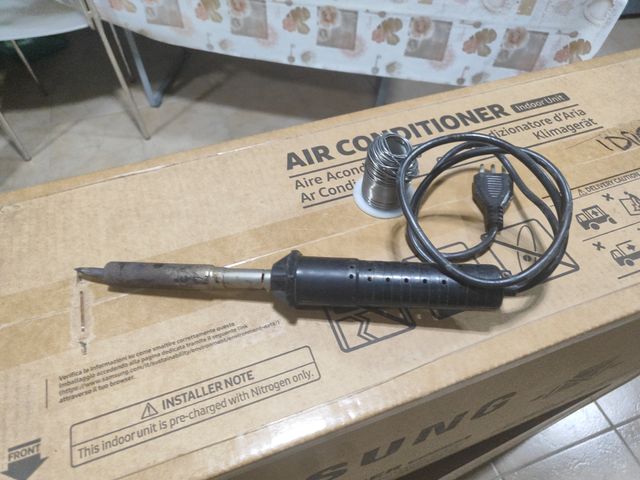 Saldatore a stagno con filo