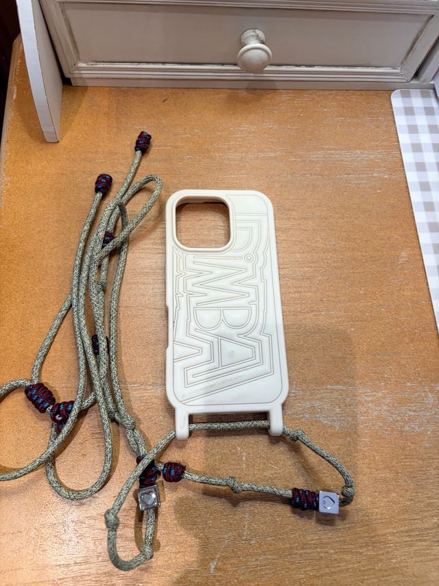 Funda iPhone 16 Pro con cordón