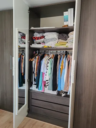 Armario de habitación madera