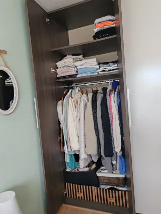 Armario de habitación madera