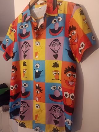 Camisa divertida de personajes de Barrio Sésamo