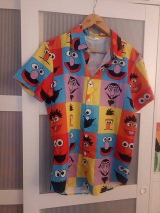 Camisa divertida de personajes de Barrio Sésamo