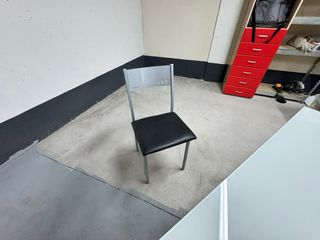 Mesa extensible blanca con 4 sillas