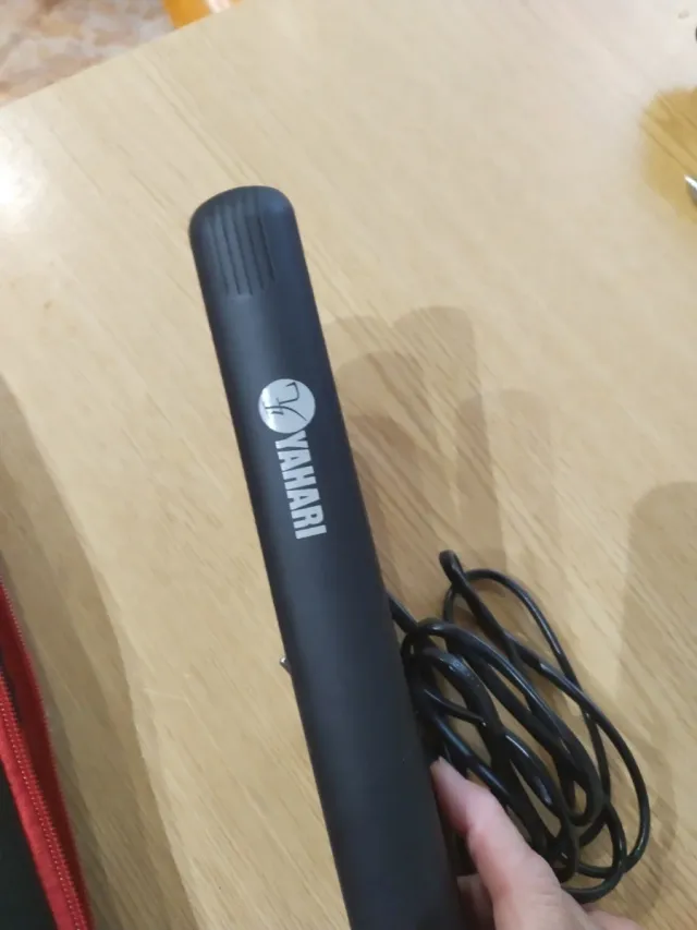 Plancha de pelo Yahari con funda