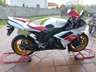 Yamaha R1 2008 todo de serie escapes amortiguador.