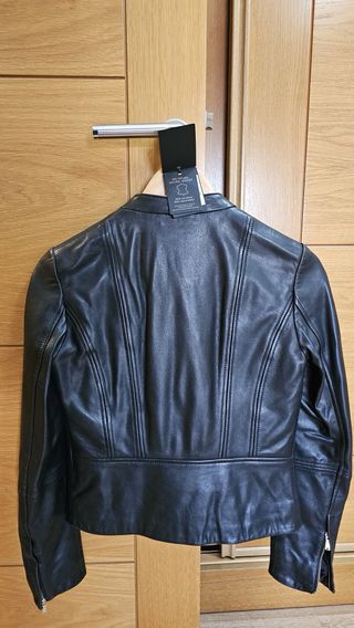 Cazadora cuero Massimo Dutti con etiqueta