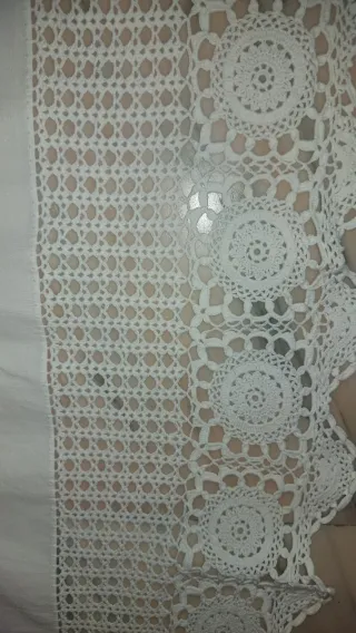 Tovaglia ricamata con 12 tovaglioli