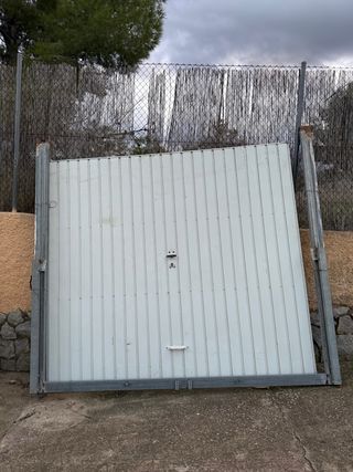 Puerta de garaje blanca  Ancho  234cm alto 211cm