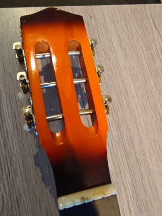 Guitarra Acústica Naranja y Marrón