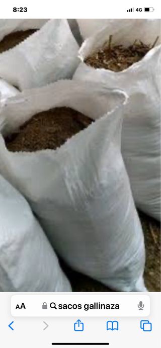 Abono de gallina, sacos. Gallinaza. Estiércol