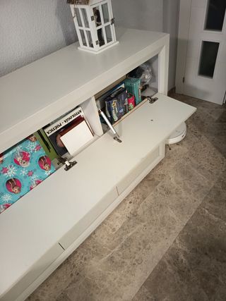 Aparador moderno blanco roto.