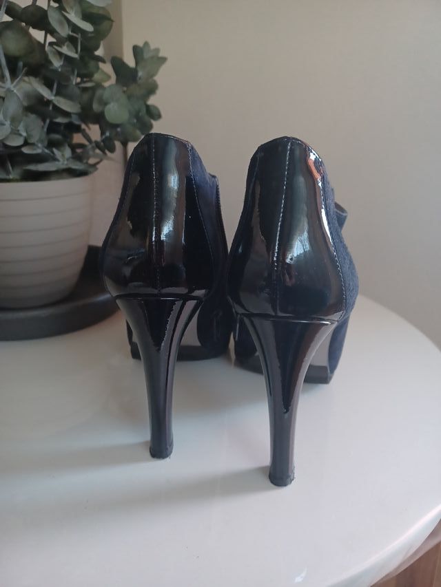 Botines de tacón azul marino con cordones