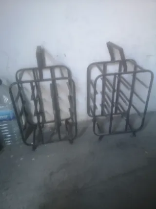 2 Botelleros metálicos negros