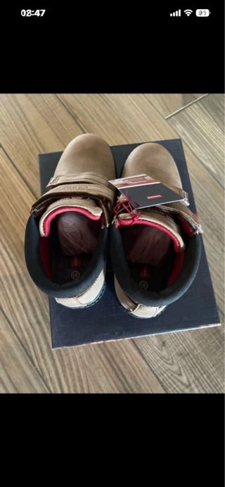 Scarponcini Carrera n.31 con strappi