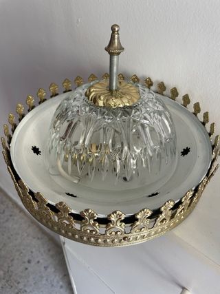 Lámpara de techo dorada y cristal