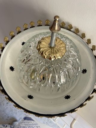 Lámpara de techo dorada y cristal