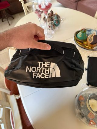 Mochila Viaje 40L The North Face Negra