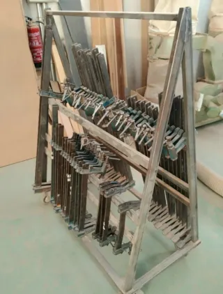 Sargentos de hierro industriales en buen estado