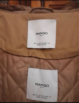 Parka beige con capucha y pelo