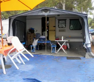 Caravana Adria 4+1 plazas con avance