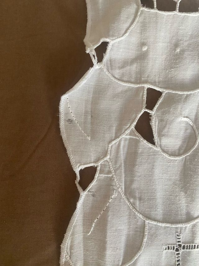 telo  riccamente ricamato a mano 