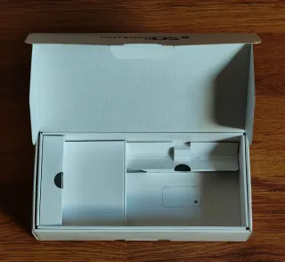 Caja y manuales originales Nintendo DSi